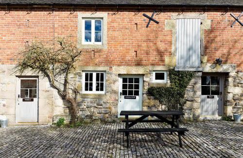 Knockerdown House | Middleton- Qux