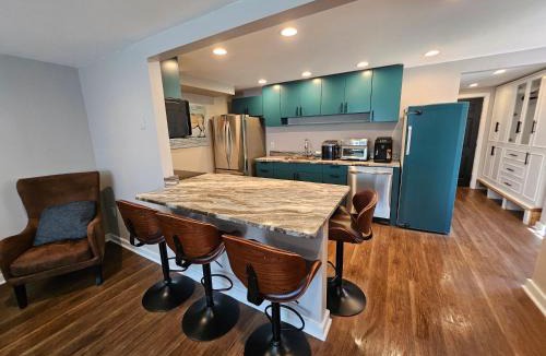 Newport East Apartment | Middletown Modern Townhouse w/Private Fenced Yard - RIBryan Properties
