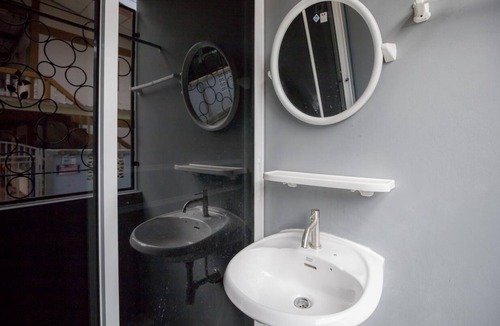 Bang Chan Hotel | MiddleWay House