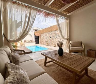 Veglie Villa | Midi Pool Villa & SPA