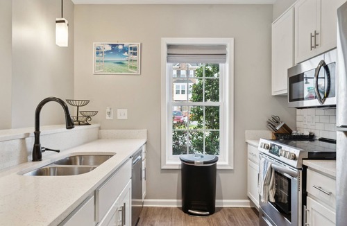 Midlothian Condo | Midlothian 3 Bedroom getaway for up to 8 guests!