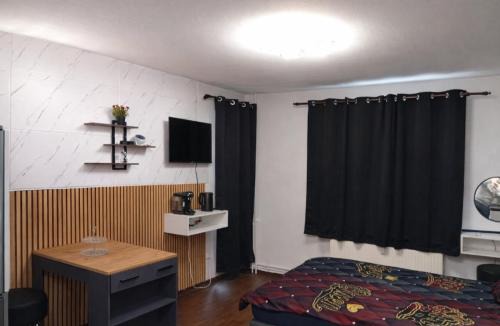 Mitte Apartment | Midnight Crown Suite