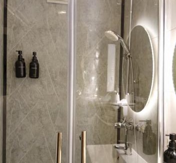 Mitte Apartment | Midnight Crown Suite