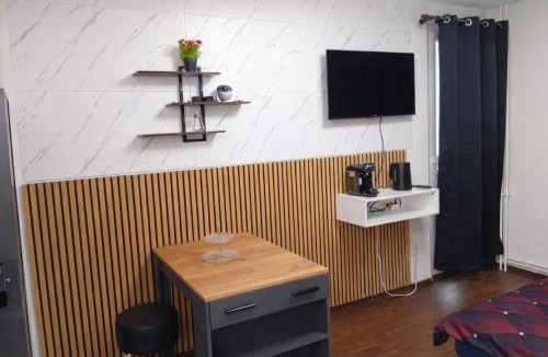 Mitte Apartment | Midnight Crown Suite