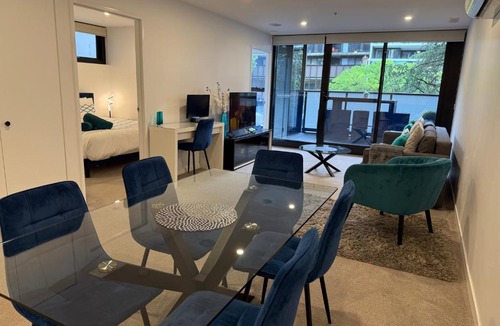 Braddon Apartment | Midnight Luxe 2BR 2Bath 2Car 230 in the heart of Braddon Pool Gym Sauna