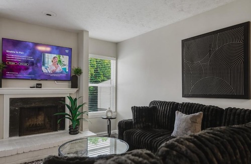 Cumberland Apartment | Midnight Serenity SPACIOUS LUX 1BR POOL NEAR THE BATTERY