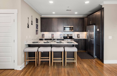 The Nations Apartment | Midnight Strings - Cozy 2BR Retreat Near Broadway