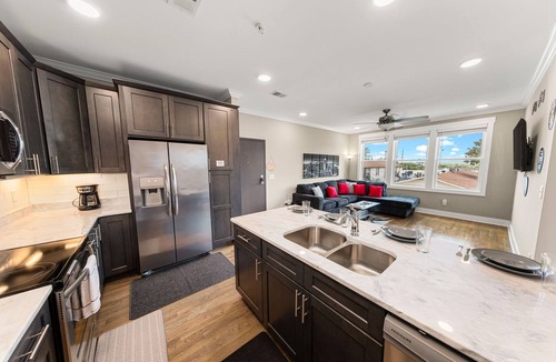 The Nations Apartment | Midnight Strings - Cozy 2BR Retreat Near Broadway