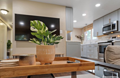 Downtown Anchorage Apartment | Midtown Escape