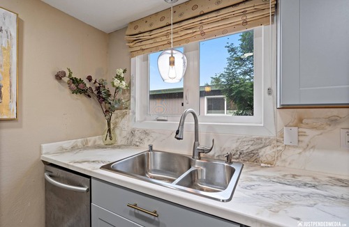 Downtown Anchorage Apartment | Midtown Escape