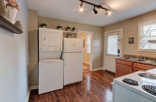 Midtown Apartment | Midtown Gated Spot | Steps To Overton Blues & BBQ