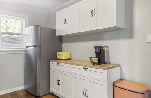 University District House | Midtown Memphis 3BR, Sleeps 6, Fire Pit, Huge Yard, Pet-Friendly