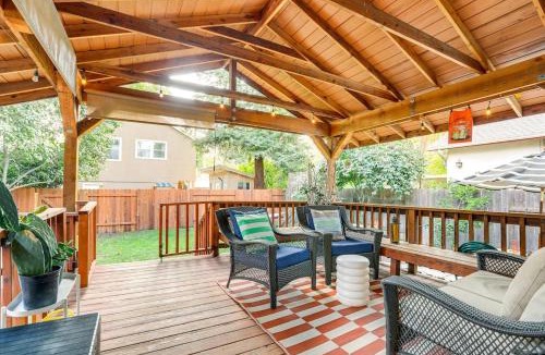 New Era Park House | Midtown Oasis - BBQ, Deck, Games & Artistic Vibes