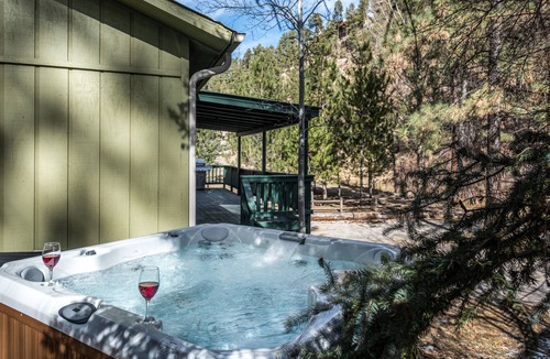 Ruidoso Cabin | Midtown Riverfront 3 | Pet Friendly, Hot Tub!