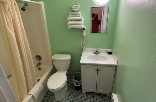 Viroqua Hotel | MIDWAY MOTEL