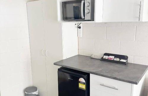 Petone Hotel | Midway Pacifica Lodge