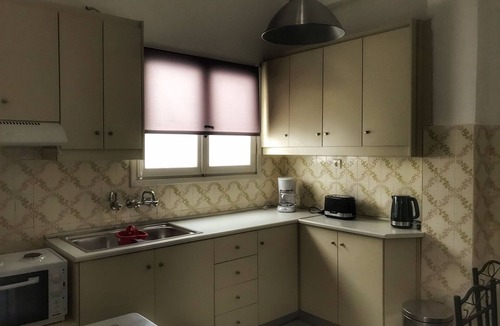 Nea Alikarnassos House | Midway Point Apts