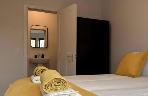 Madinat Zayed Hostel | Mighty Master Room For Couple