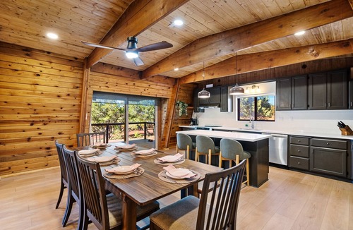 Williams Cabin | Mighty Moose, Epic Game Lodge Near Grand Canyon Sleeps 10