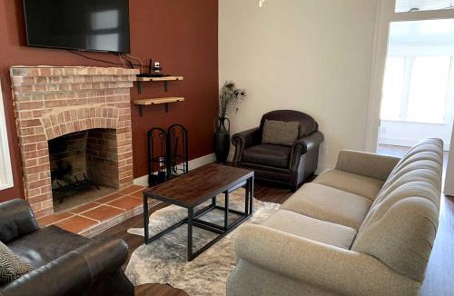 D'Hanis House | Mighty Oaks Retreat, Valdina Farms, D'Hanis, TX