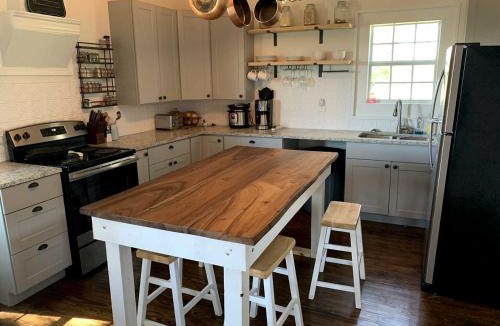 D'Hanis House | Mighty Oaks Retreat, Valdina Farms, D'Hanis, TX
