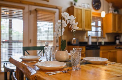 Reeds Spring Cabin | "Mighty Oaks" Stonebridge Lodge - Double King Master -End of the road and close to SDC - Lodge #80
