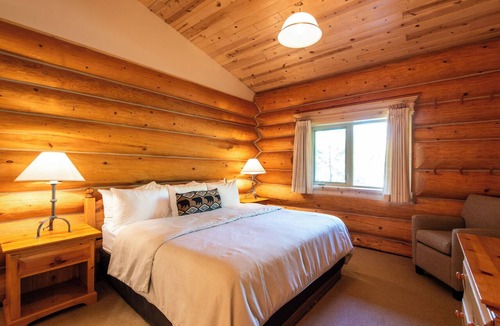 Blue River Hotel | Mike Wiegele Helicopter Skiing