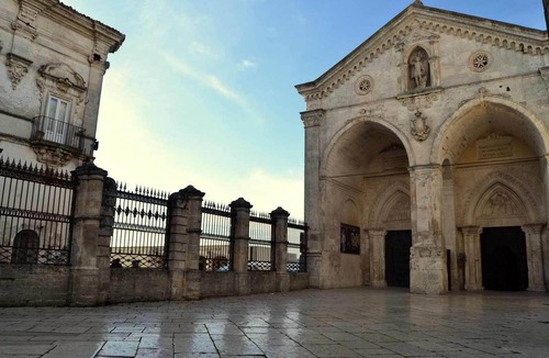 Monte Sant'Angelo Apartment | Mikhael Apartment 50 meters from the Basilica of St. Michael