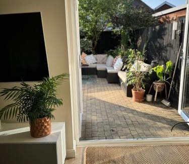 Winnersh Villa | Milan Casa