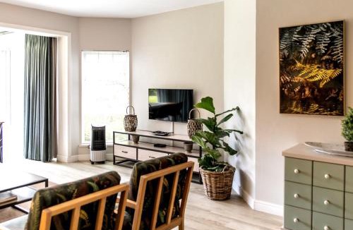 Eastcliff Apartment | Milas Place Spacious & Comfortable at Bayview
