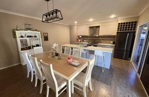 Coominya House | Mildreds Cottage