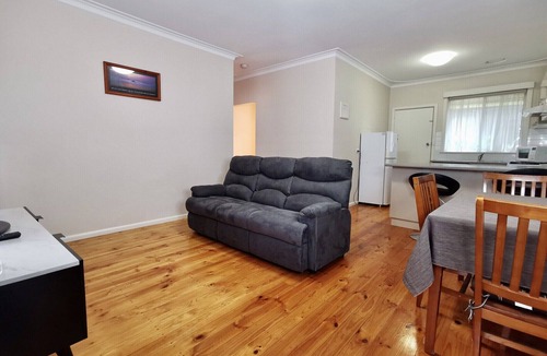 Mildura Apartment | Mildura 2 Bedroom apartment with floorboards