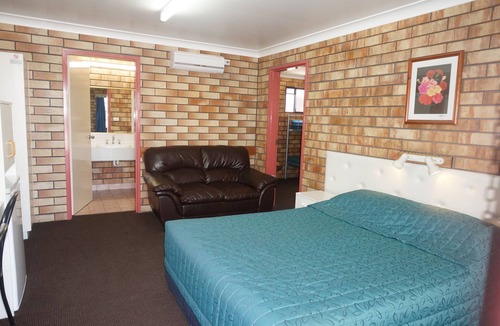Miles Hotel | Miles Outback Motel