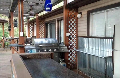 Keeling House | Miles to VIR, Caesar's VA Casino, Martinsv'l , S.Boston, Priv. Pool seasonal!