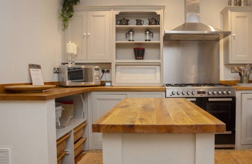 Bristol House | Milestone Celebration House! Sleeps 16 Max | 3 Bathrooms | Central | W/ends Only