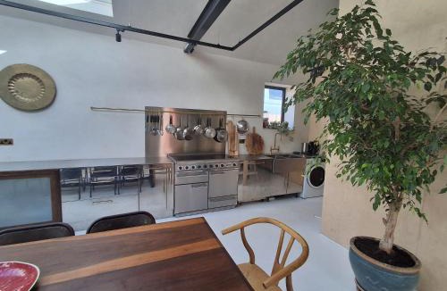 Tiverton House | Milk barn