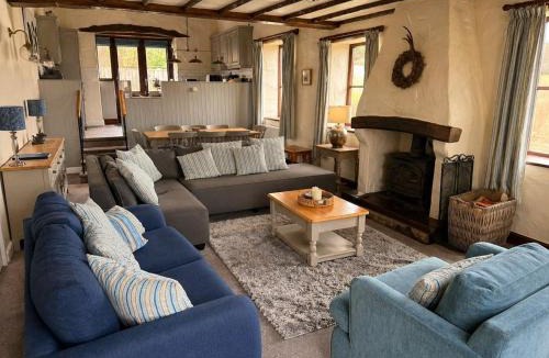 Castle Carrock House | Mill Barn, Castle Carrock, dogs welcome, hot tub with countryside and reservoir views