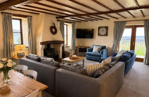 Castle Carrock House | Mill Barn, Castle Carrock, dogs welcome, hot tub with countryside and reservoir views