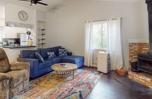 Quechee House | Mill Run getaway near Quechee Club & Main Street - mountain view, fireplace & AC