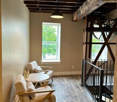 Bellevue House | Mill View Suite - River Rock Inn