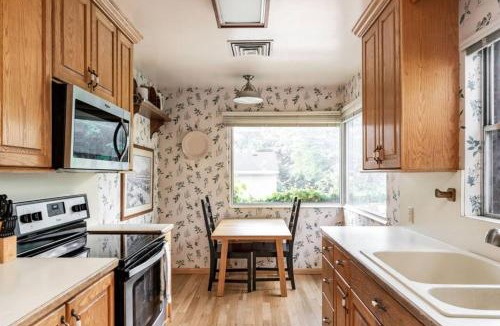 East Millcreek House | Millcreek Home, Quick Access to Canyons and Skiing