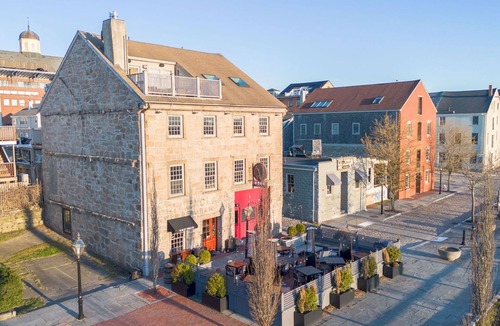 New Bedford Apartment | Millie's-Historic New Bedford, 2BR w. water views