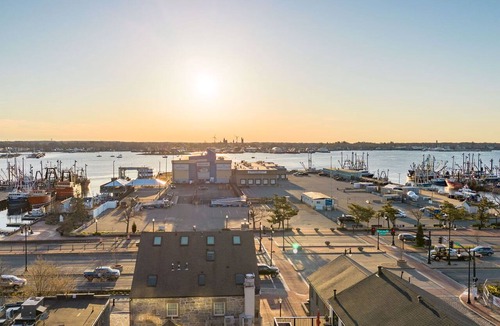 New Bedford Apartment | Millie's-Historic New Bedford, 2BR w. water views