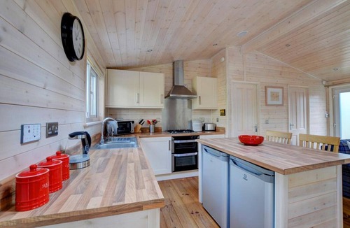 Weybourne House | Milliners Lodge - Two Bedroom House, Sleeps 4