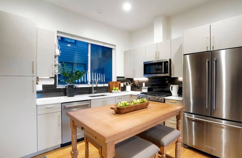 Golden House | Million Dollar Rooftop MTN Views-2 King Beds-Walk to DT Golden + Red Rocks Close