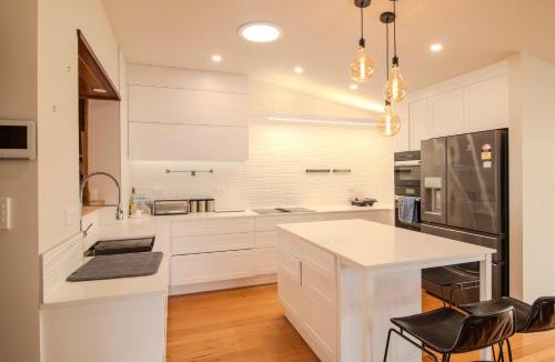 Auckland House | Million Dollar Views by the Ocean