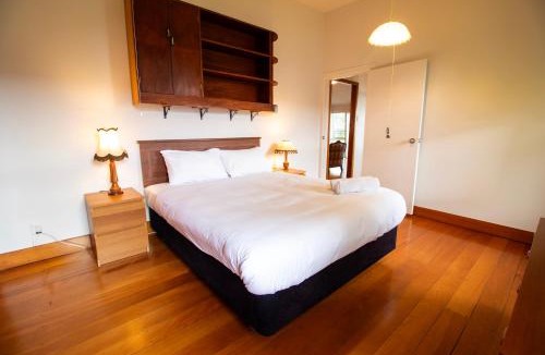 Auckland House | Million Dollar Views by the Ocean