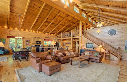 Wiley House | Million Dollar Views-Spectacular Sunrises-Private 3,000 sq ft Retreat-25 acres