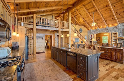 Wiley House | Million Dollar Views-Spectacular Sunrises-Private 3,000 sq ft Retreat-25 acres