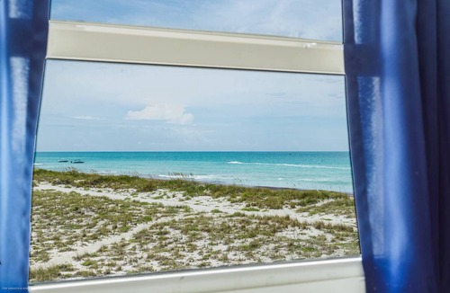 Venice Condo | Million Dollar Views! Venice Island | Gulf Views | Steps to Beach | Heated Pool, End Unit